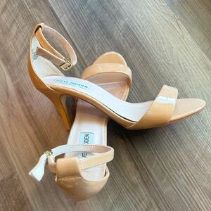 🌟LEATHER & CHIC Steve Madden Heels with Ankle Strap